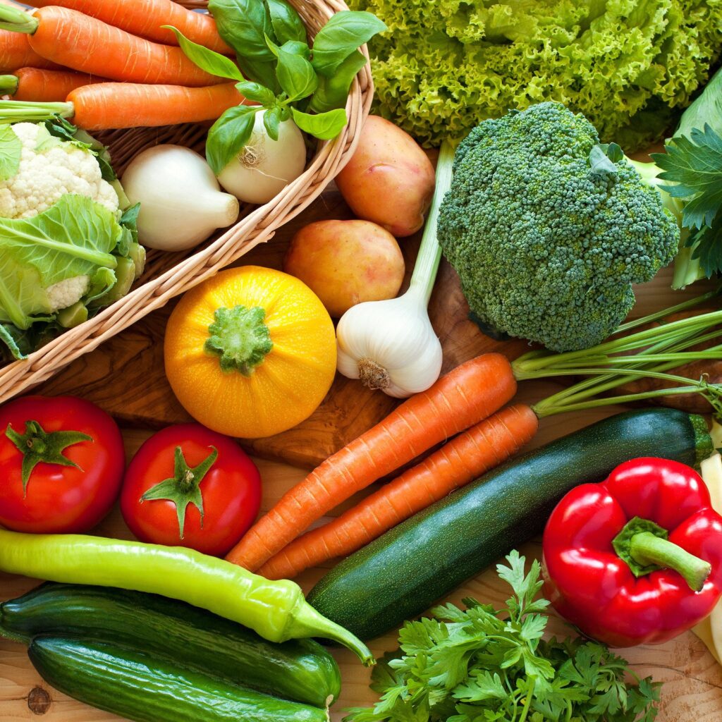 Envase alimentario con etiqueta adhesiva personalizada para información nutricional y trazabilidad